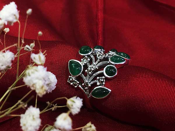 Nhẫn bạc đính đá xanh hình hoa 