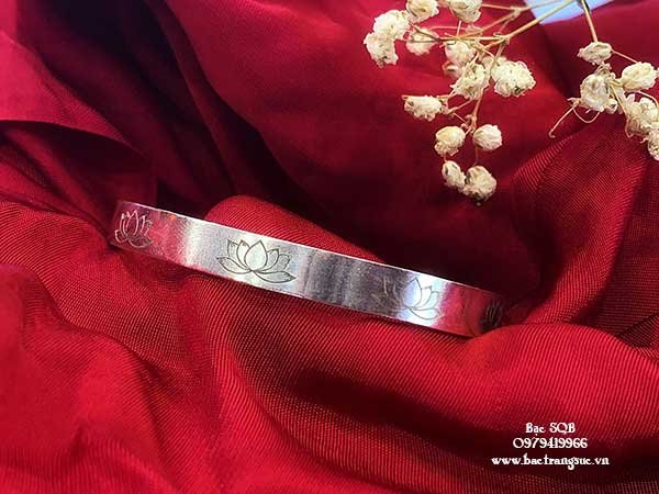 Lắc tay bạc khắc hoa sen BRA1483