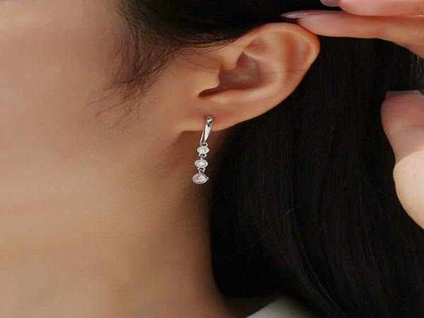 KHUYÊN TAI BẠC KIM CƯƠNG MOISSANITE MOI-75