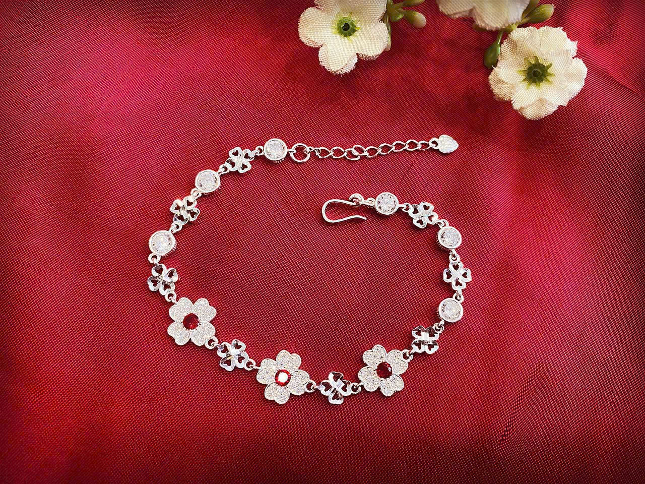 Lắc tay bạc gắn đá cubic sang trọng BRA-1557 Lắc tay bạc gắn đá cubic sang trọng BRA-1557