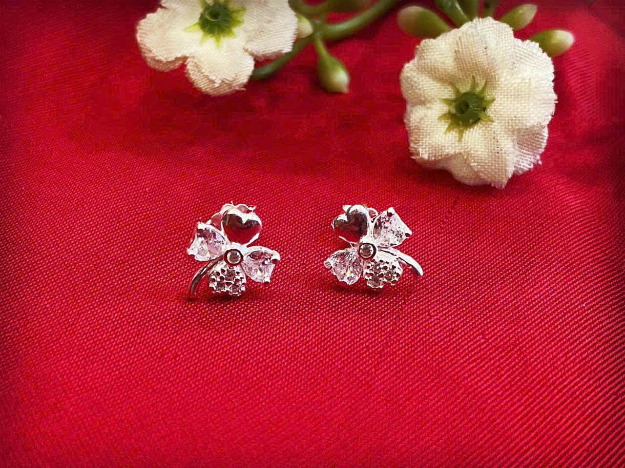 Khuyên tai bạc gắn đá cubic sang trọng ER-1501 Khuyên tai bạc gắn đá cubic sang trọng ER-1501