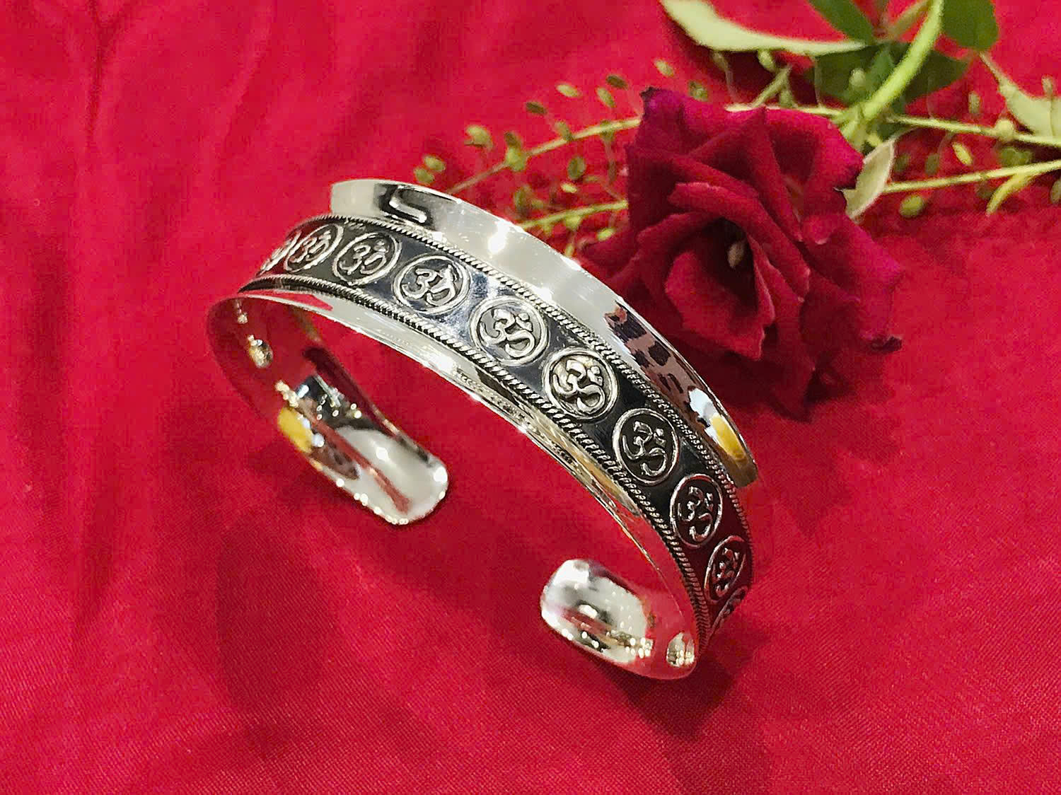 Vòng bạc Thái Lan biểu tượng chữ OM BRA-1549